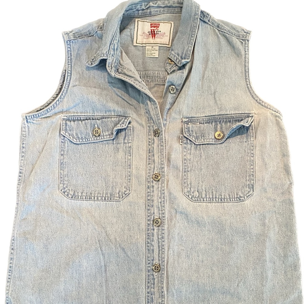 Levi’s Sleeveless chambray Top